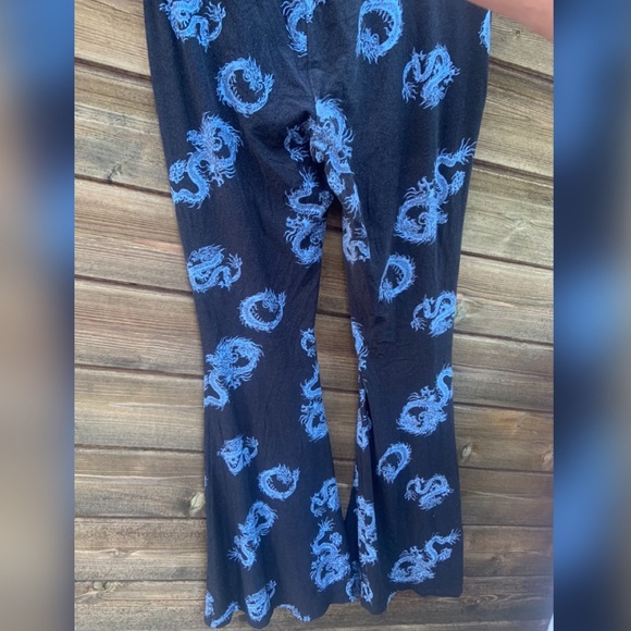 High waisted flare dragon leggings - Picture 4 of 4